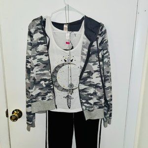 4 Piece Sweatsuit with Dreamcatcher Necklace